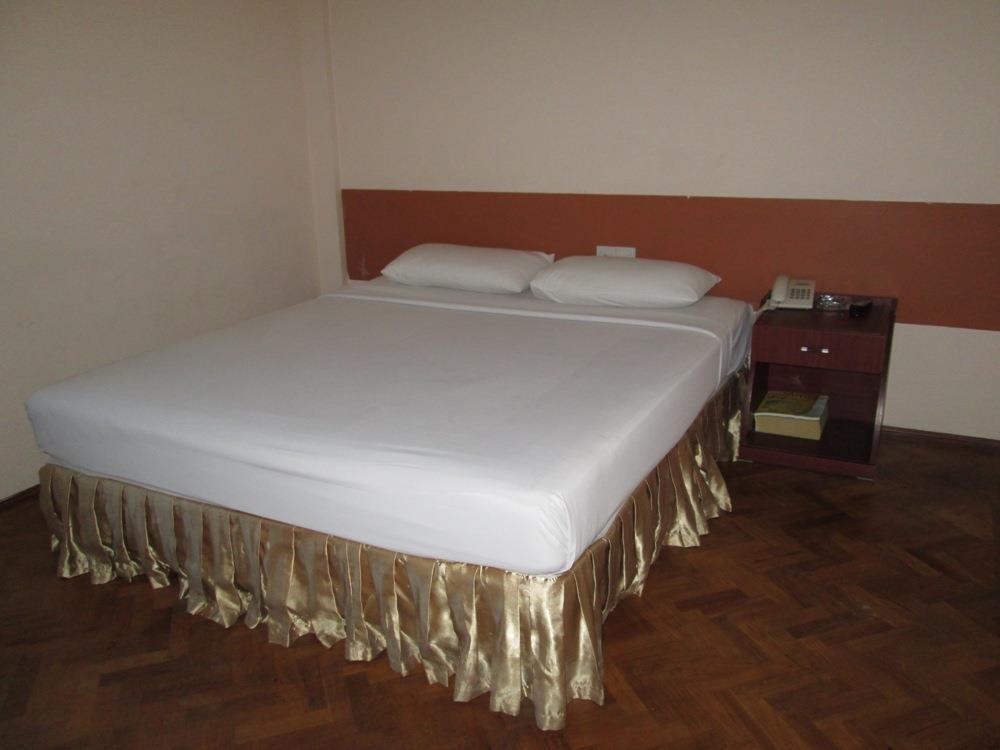 Royal Crown Hotel Yangon Extérieur photo