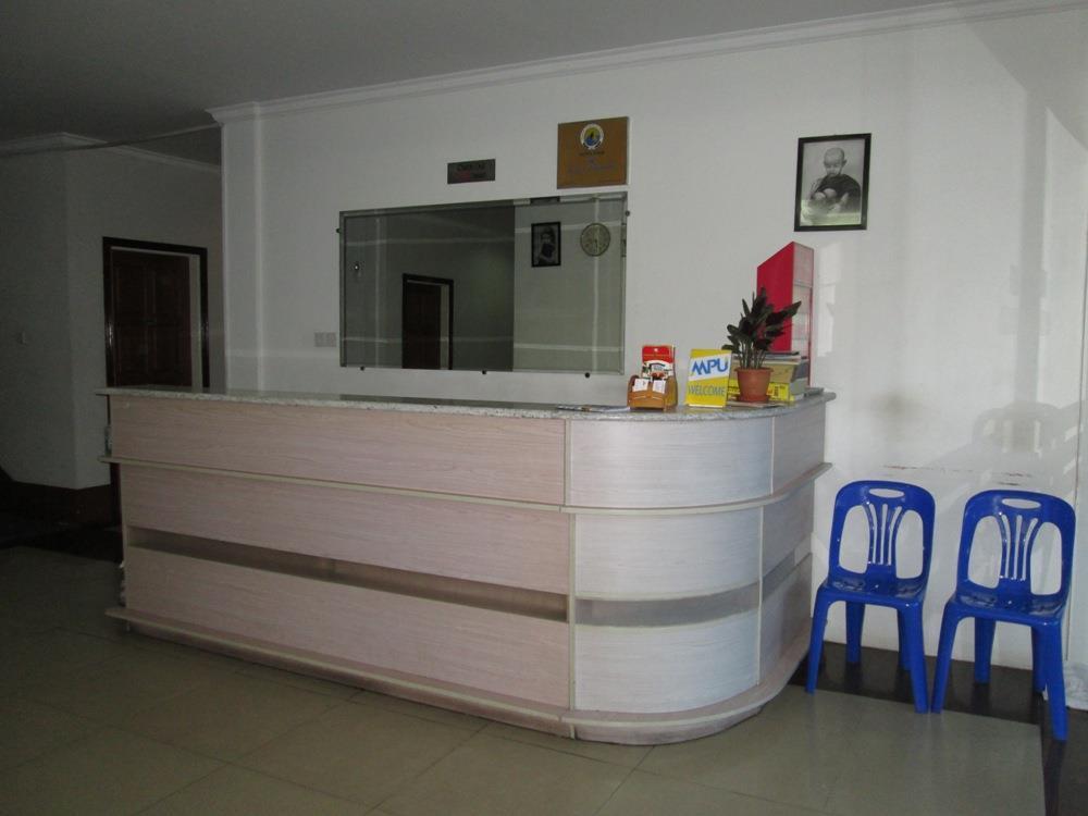 Royal Crown Hotel Yangon Extérieur photo
