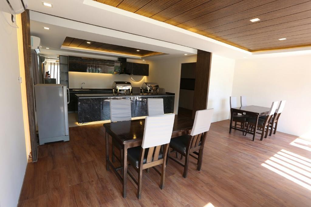 Royal Crown Hotel Yangon Extérieur photo