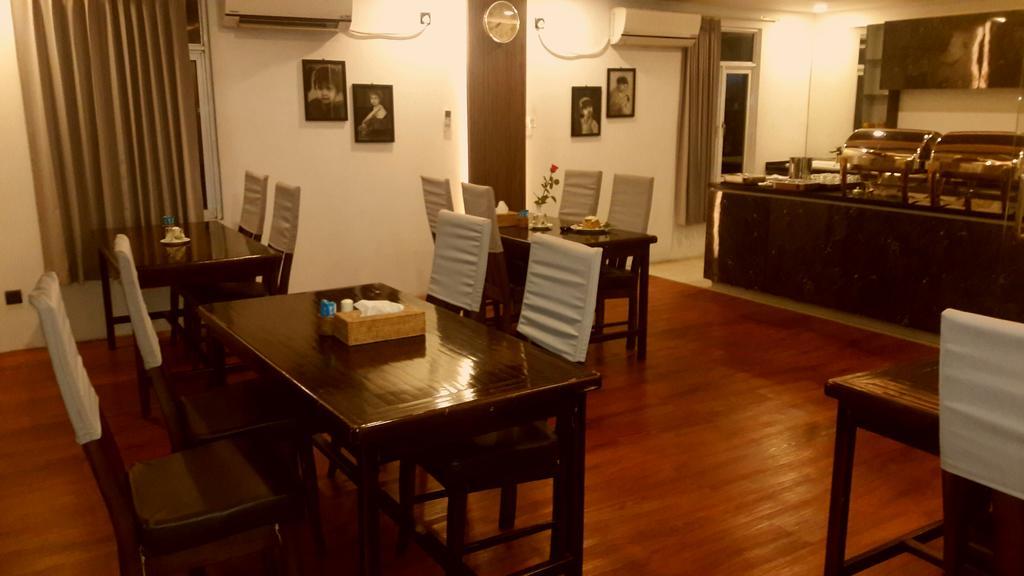 Royal Crown Hotel Yangon Extérieur photo