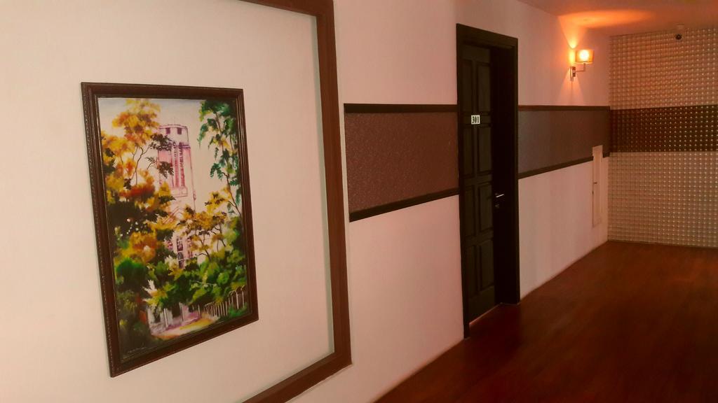 Royal Crown Hotel Yangon Extérieur photo