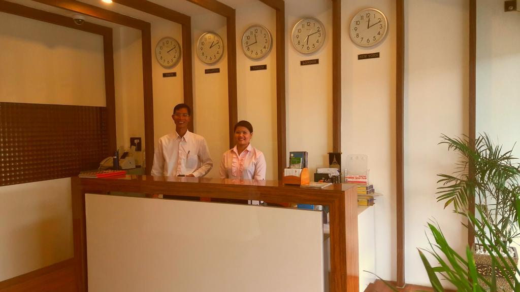 Royal Crown Hotel Yangon Extérieur photo
