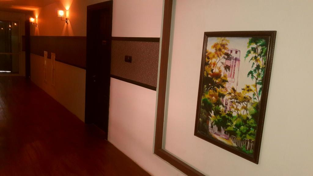 Royal Crown Hotel Yangon Extérieur photo