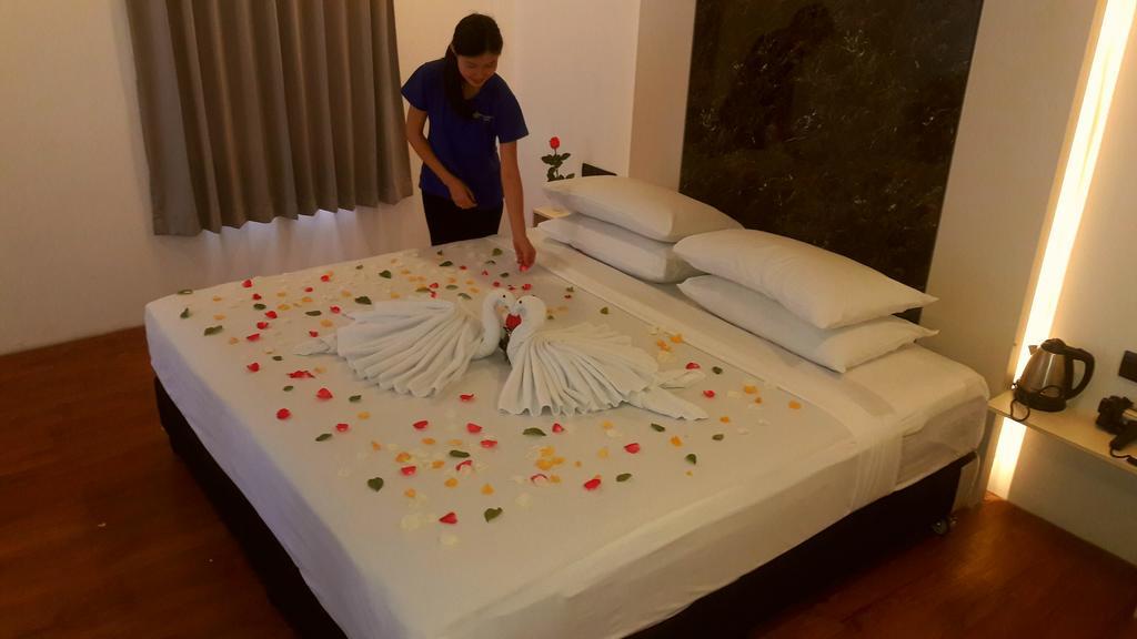 Royal Crown Hotel Yangon Extérieur photo